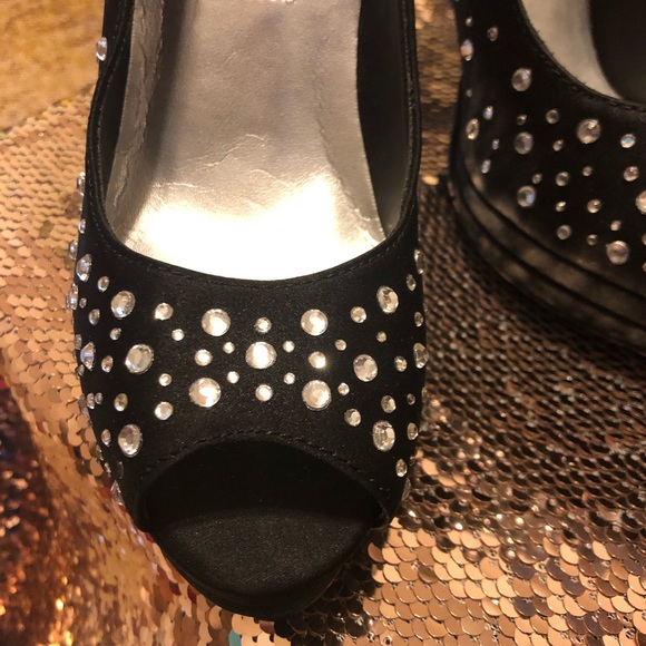 ⭐️ 💋TOUCH UPS BLACK RHINESTONE PLATFORM HEEL💋⭐️ - Picture 4 of 8